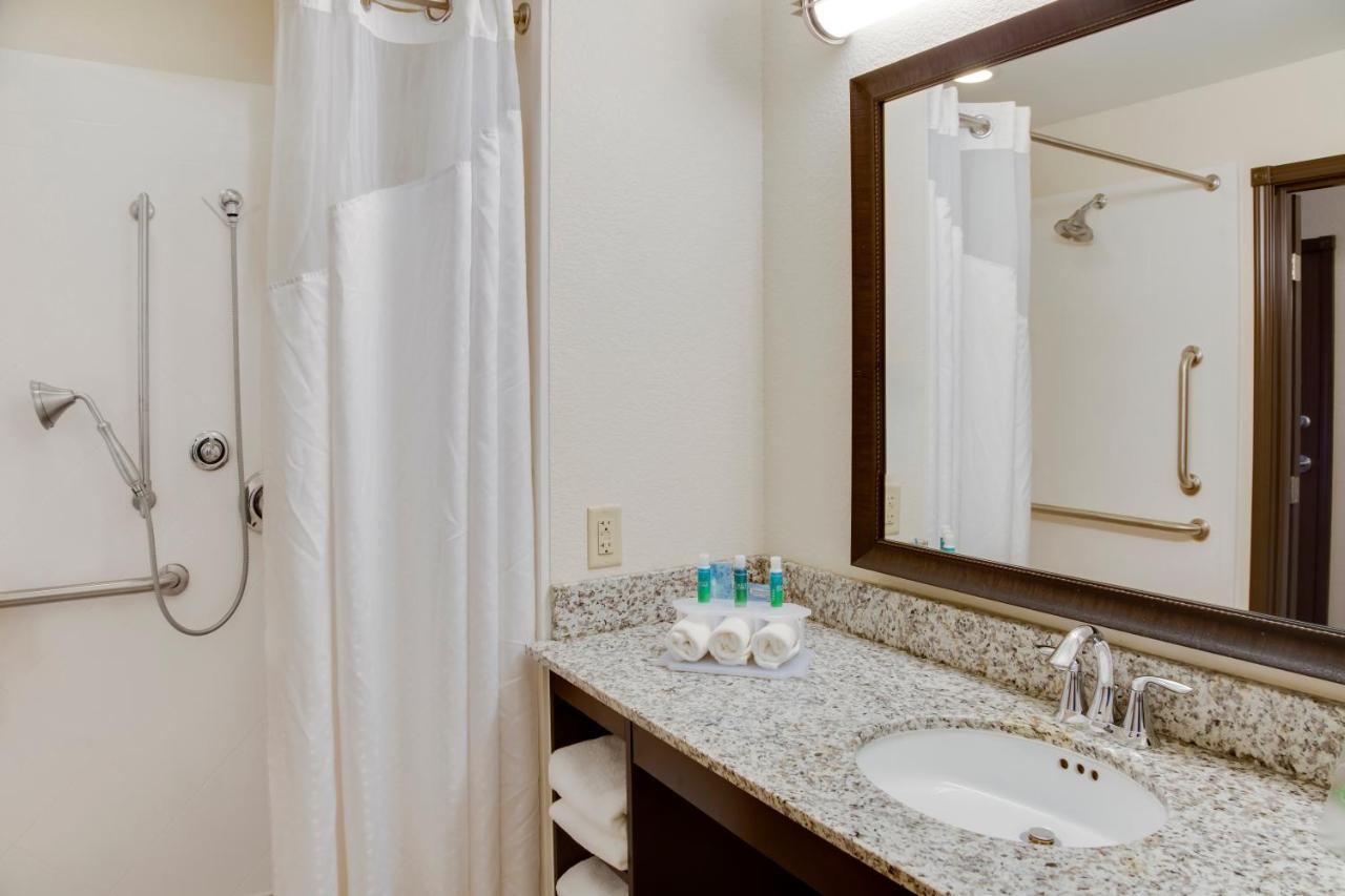 Holiday Inn Express & Suites Nevada By Ihg Pokoj fotografie